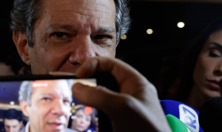Prefeitos da coligação de Fernando Haddad evitam citar petista e chegam a apoiar Tarcísio de Freitas