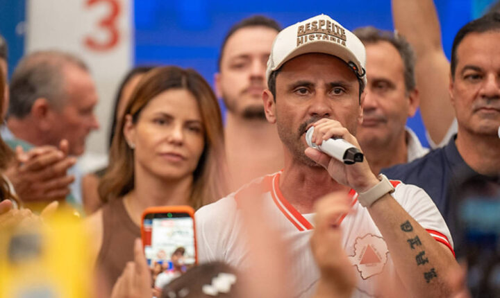 Cleitinho (Republicanos) vence eleições e é eleito governador de Minas Gerais no 1º turno, aponta projeção do Datafolha