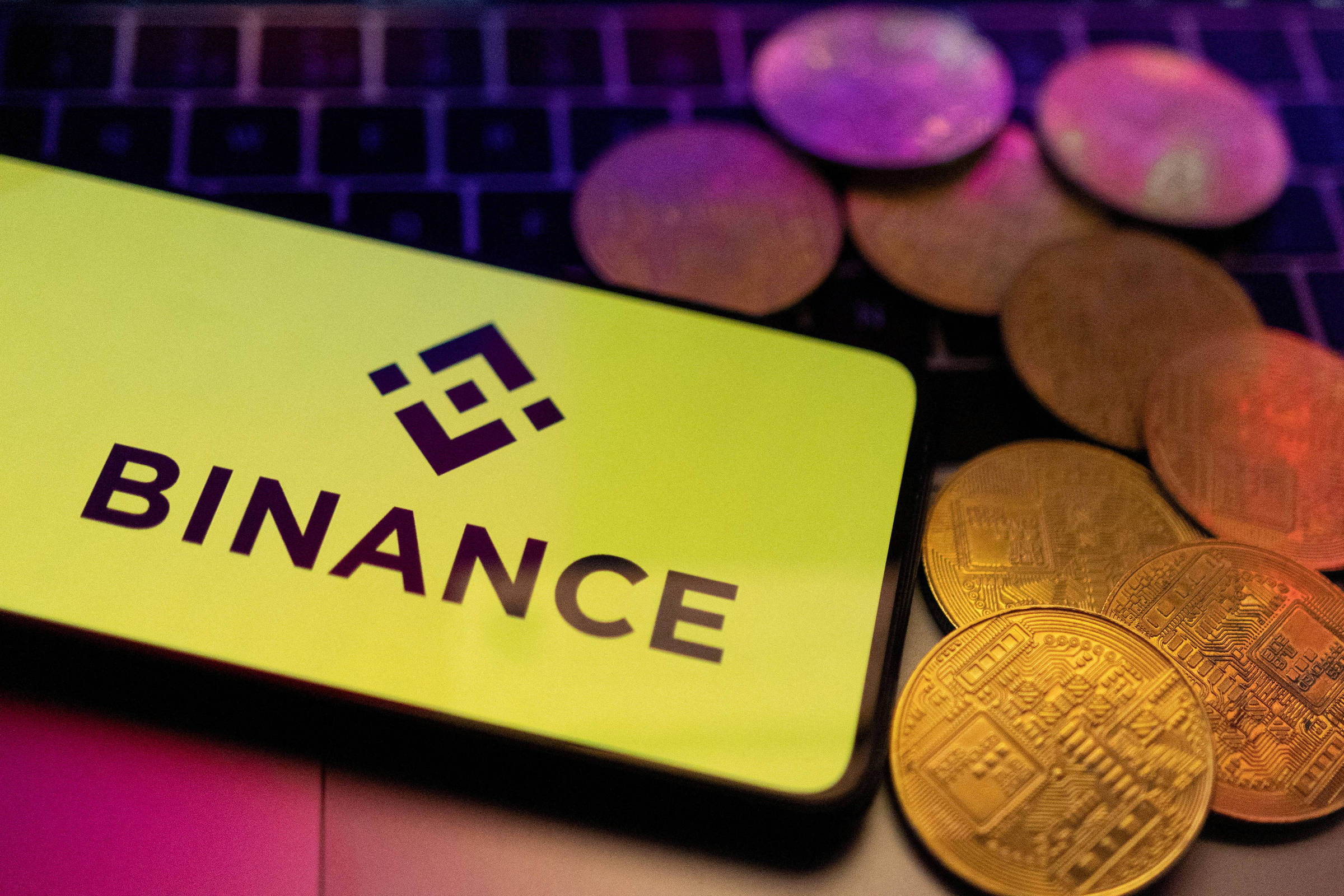 União Europeia questiona Binance sobre a manutenção de operações sem licença no bloco