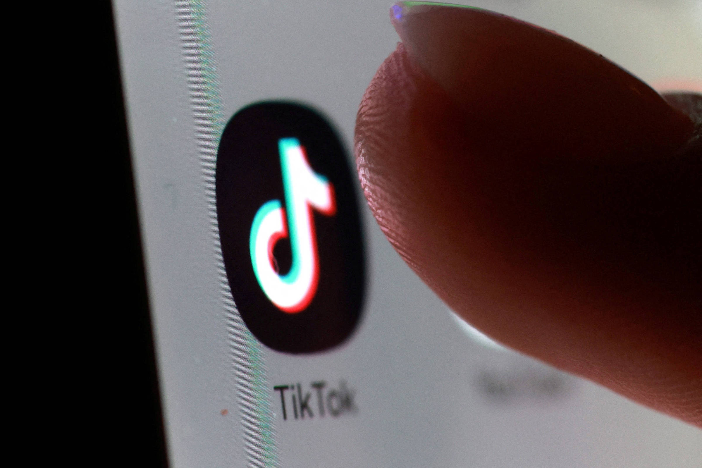 TikTok recomenda vídeos de candidatos apesar de regra do TSE, aponta estudo