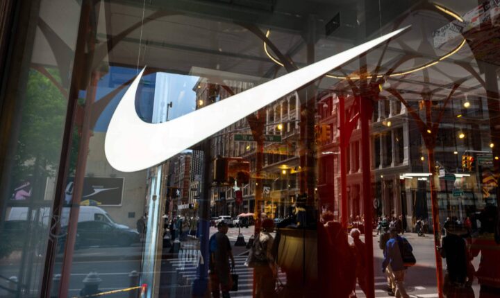 Nike anuncia corte de empregos e prevê queda bilionária de receita este ano