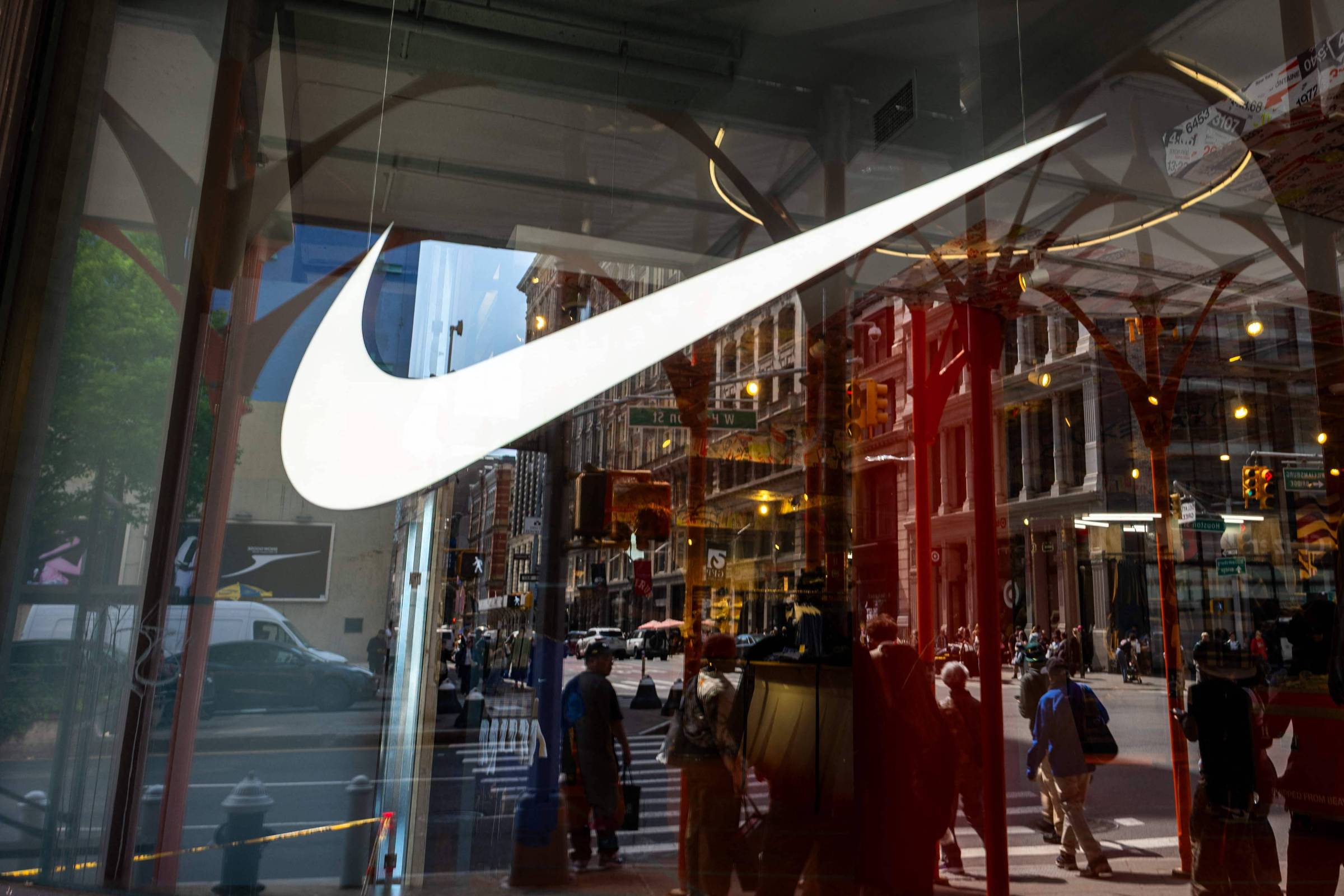 Nike anuncia corte de empregos e prevê queda bilionária de receita este ano