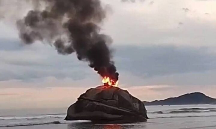 Pedra da Feiticeira é destruída por incêndio em São Vicente, no litoral de São Paulo