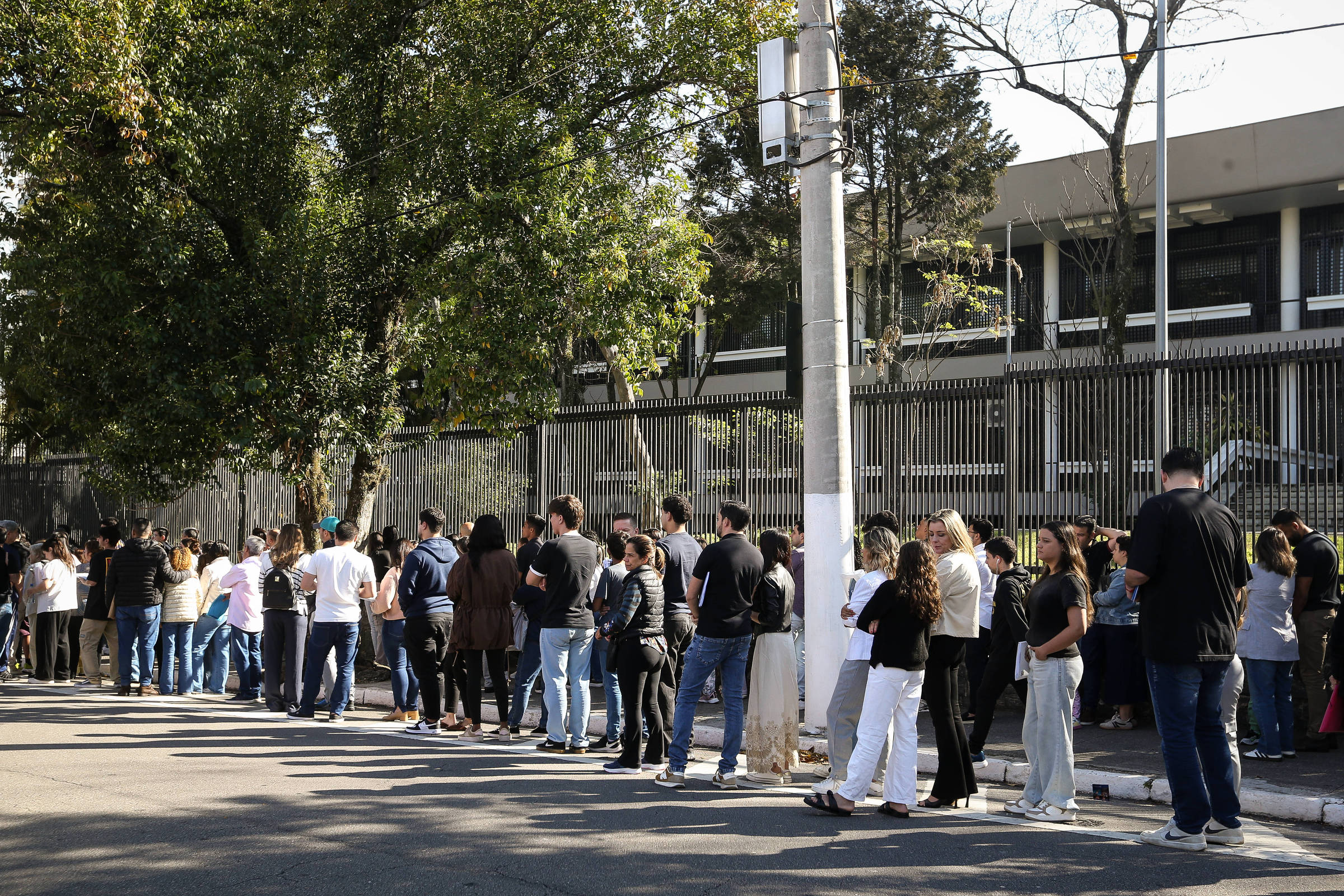 EUA suspendem atendimento em consulados e embaixada no Brasil nesta sexta-feira