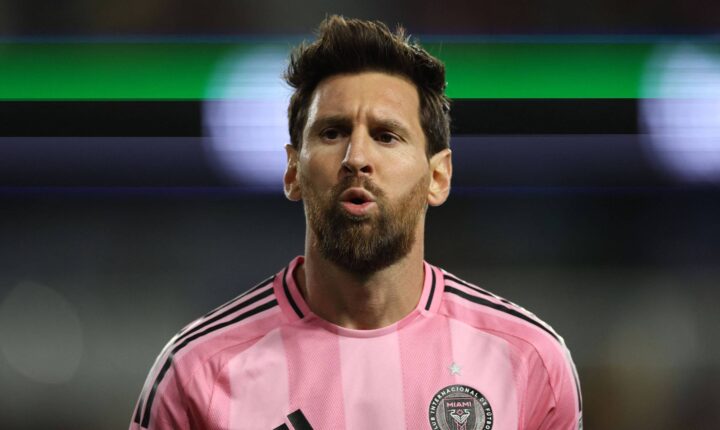 Lionel Messi desembarca na Argentina para sua despedida oficial da seleção nacional