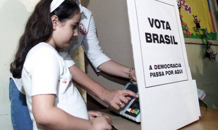 Datafolha mostra que amigos, redes sociais, igreja e imprensa influenciam mais o voto no fim da eleição