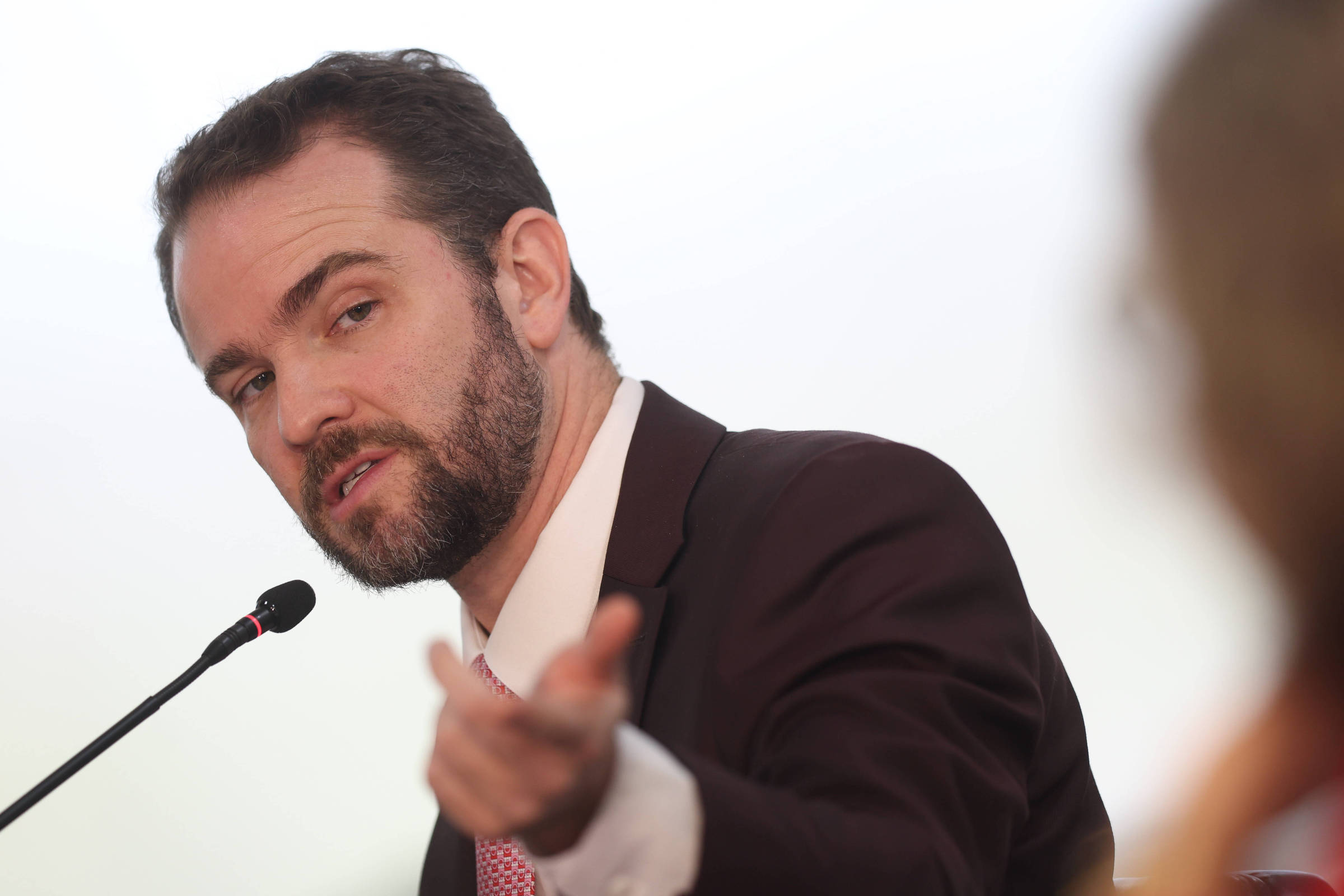 Medida provisória do ‘imposto do pecado’ fica para após a eleição, afirma Dario Durigan