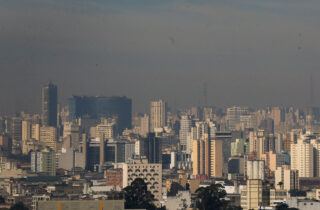 Poluição atmosférica aumenta o risco de Parkinson em pessoas predispostas, aponta estudo
