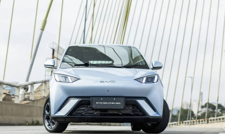 Reino Unido avalia tarifa sobre carros elétricos chineses, aponta imprensa