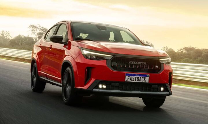 Fastback Abarth e Yaris Cross lideram categoria de SUVs compactos no Ranking Folha Mauá