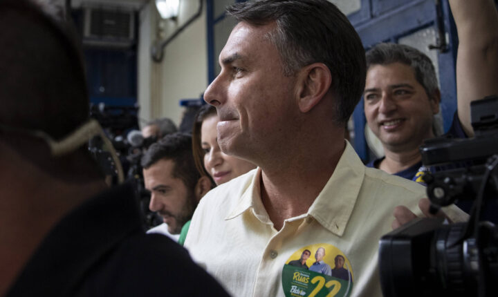 Flávio Bolsonaro afirma que assegurará liberdade de imprensa se for eleito presidente