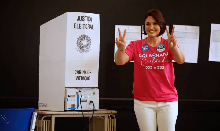 Michelle Bolsonaro articula viagem ao Amazonas para apoiar candidata do PL no segundo turno