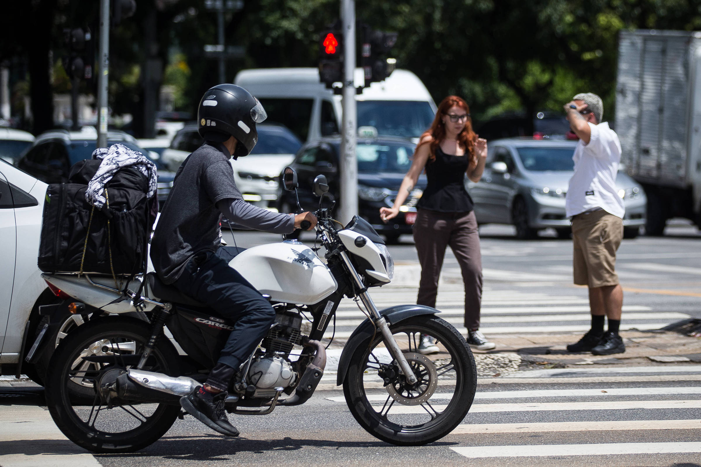TST determina que Ambev pague adicional de periculosidade a vendedor que utilizava motocicleta