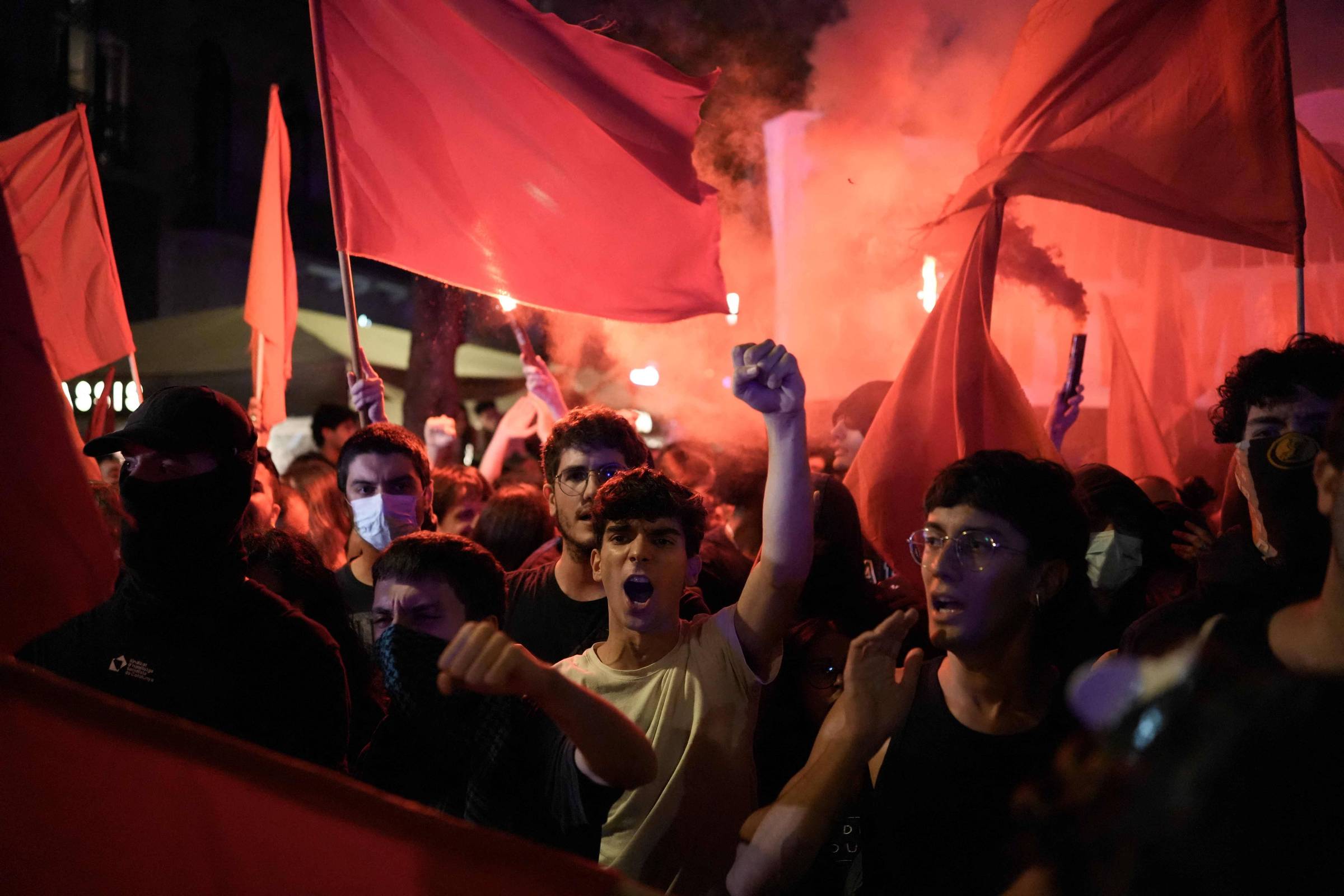 Após convocar eleições antecipadas, governo da Espanha reedita decretos de moradia