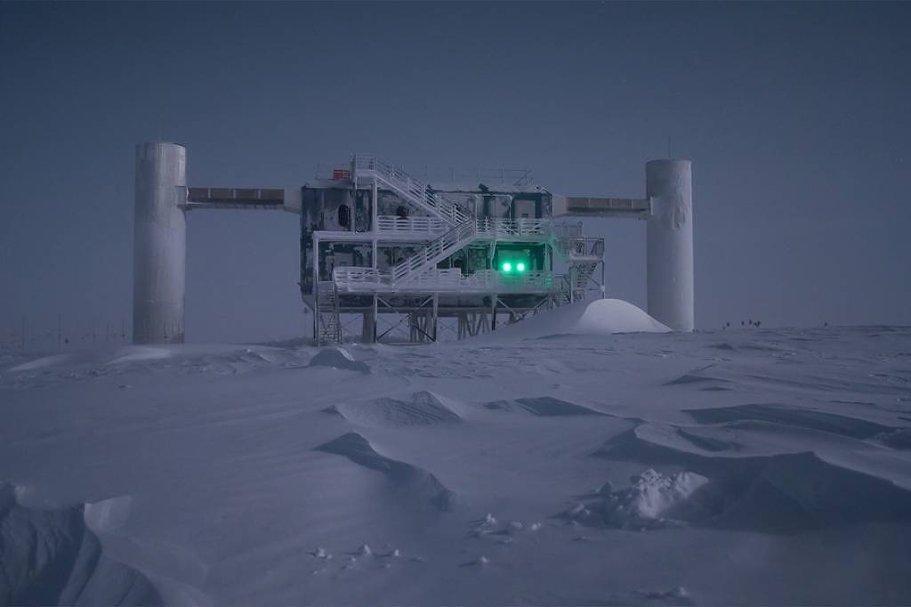 Entenda o que são os neutrinos, partículas elementares cuja detecção rendeu o Nobel ao físico Francis Halzen