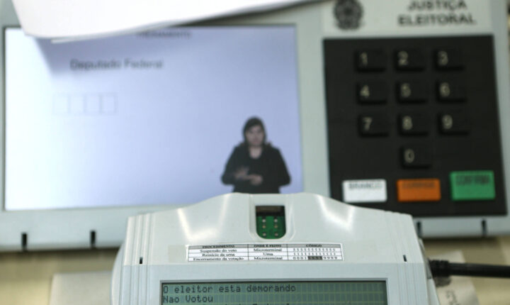 Falha no sistema do TSE aponta ausência no primeiro turno para eleitores que compareceram às urnas