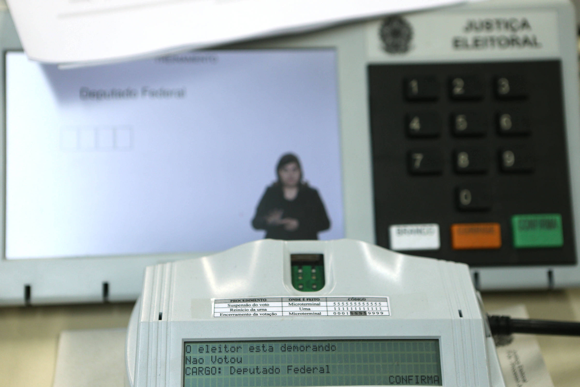 Falha no sistema do TSE aponta ausência no primeiro turno para eleitores que compareceram às urnas