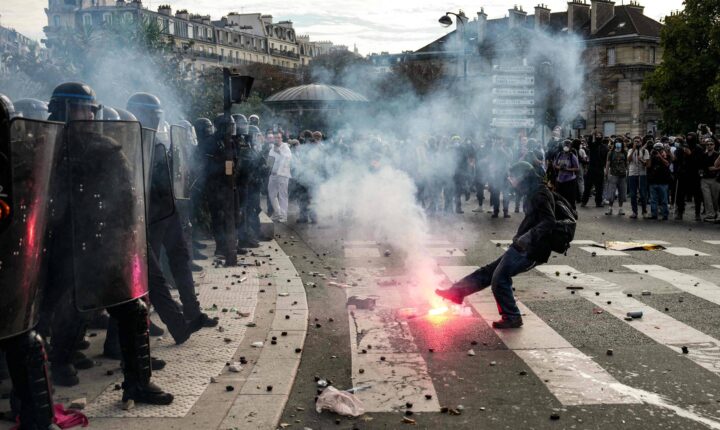 França suspende uso de granadas de efeito moral após violência em protestos estudantis