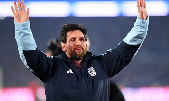 Eu não quero ir embora, diz Lionel Messi após emocionante despedida da seleção da Argentina