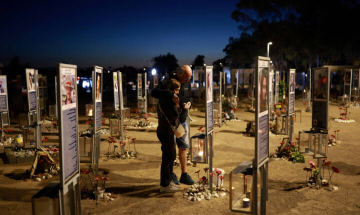 Após 3 anos, 7 de Outubro mobiliza memória, política e medos de judeus em Israel