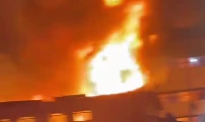 Fogo destrói fábrica de velas no Jabaquara, na zona sul de São Paulo