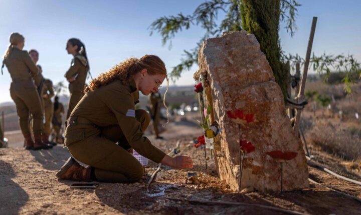 Israel presta homenagem às vítimas do ataque de 7 de outubro sob forte segurança e véspera de eleições