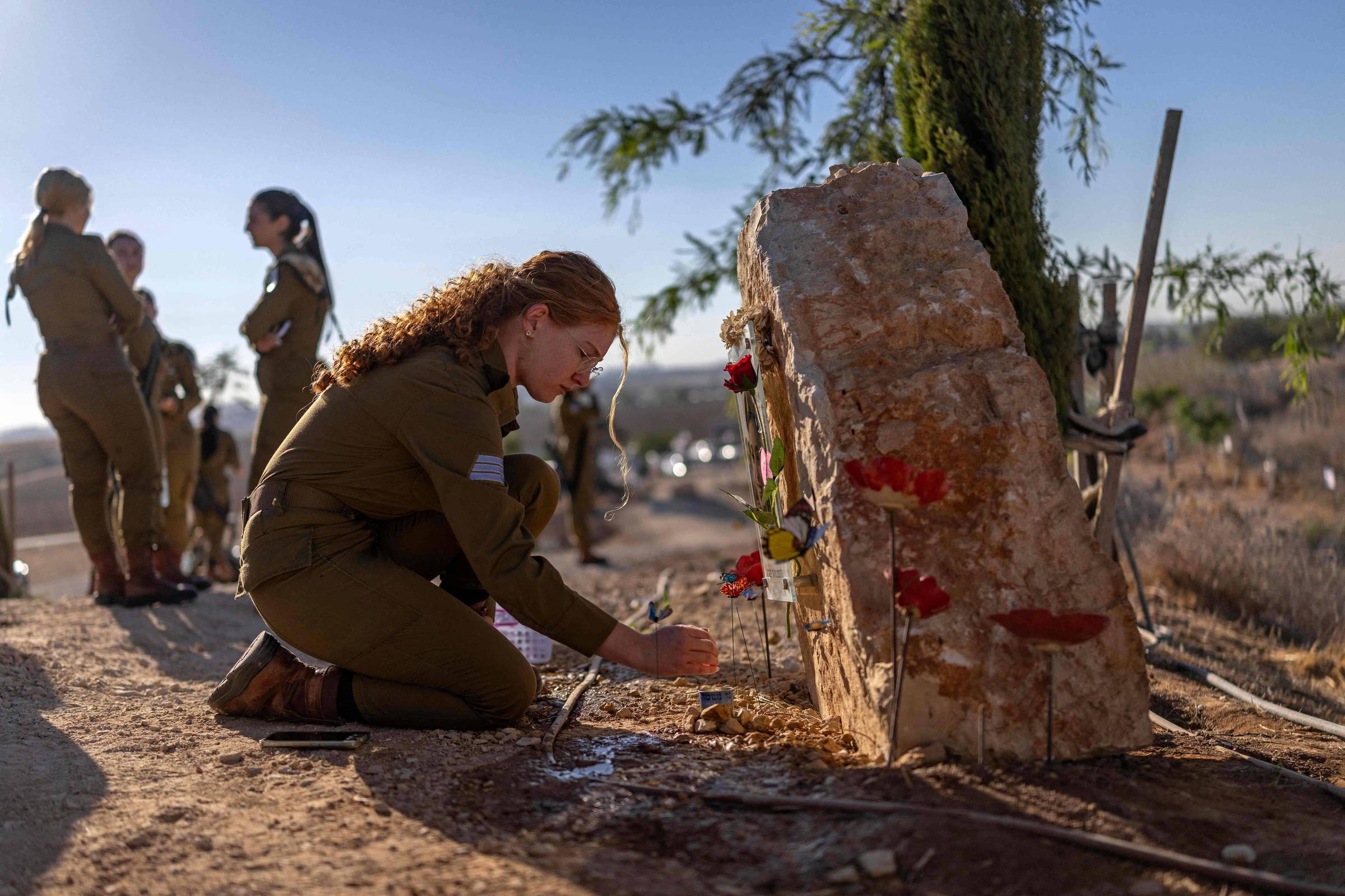 Israel presta homenagem às vítimas do ataque de 7 de outubro sob forte segurança e véspera de eleições