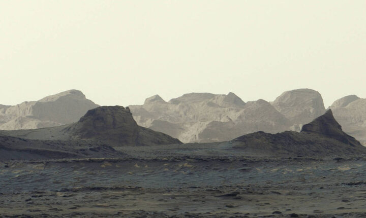 Rover Curiosity, da Nasa, registra as primeiras luzes do amanhecer em Marte