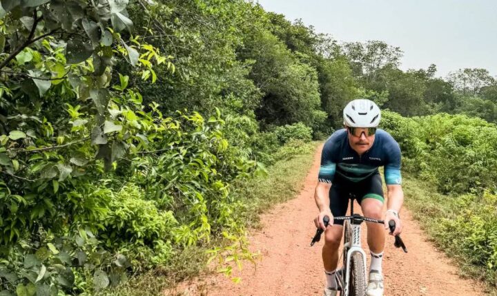 Valtteri Bottas, piloto da F1, decide pedalar 350 km entre Malásia e Singapura