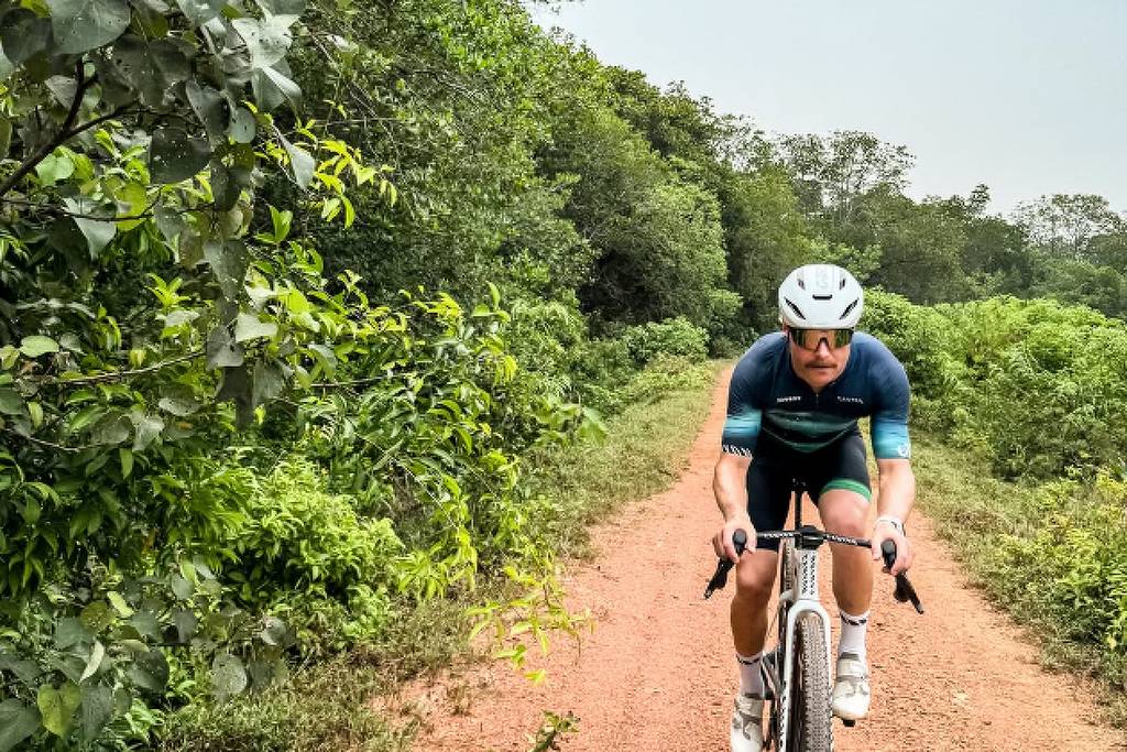Valtteri Bottas, piloto da F1, decide pedalar 350 km entre Malásia e Singapura