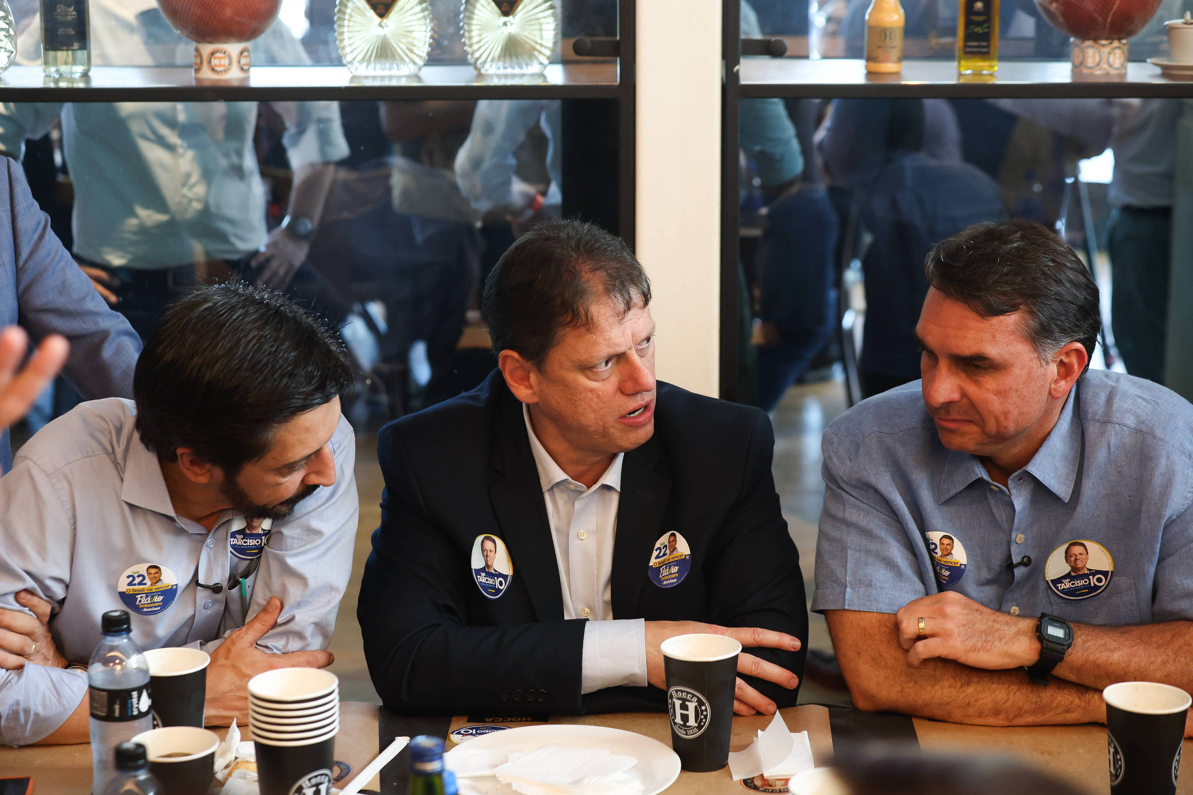 Ala do MDB pressiona Baleia Rossi por apoio a Flávio Bolsonaro, mas presidente resiste
