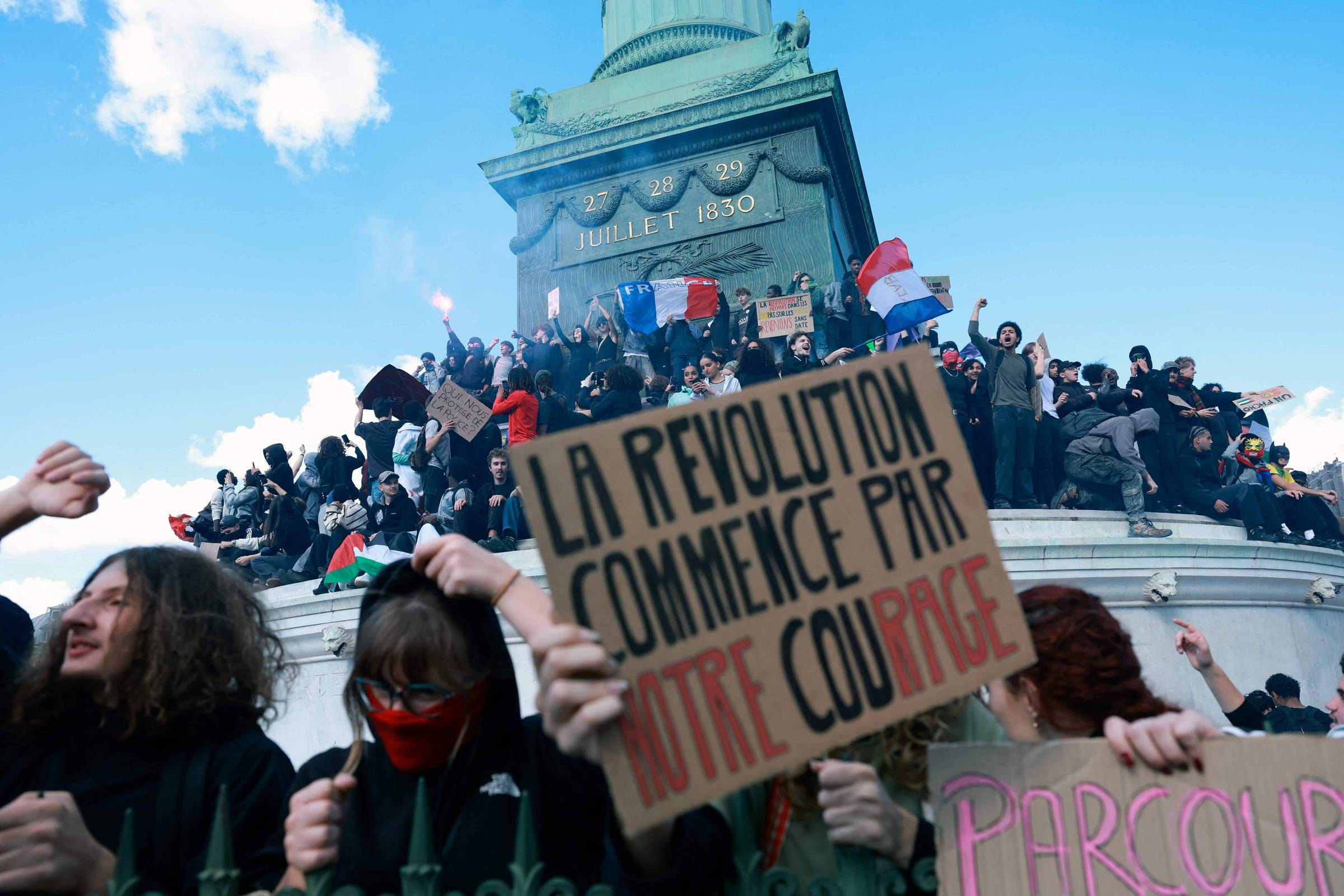Governo Macron recebe estudantes após novos protestos e promete plano de emergência