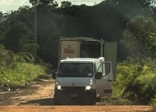 Após apreensão, dono de chiparia tenta recuperar produtos que seriam descartados