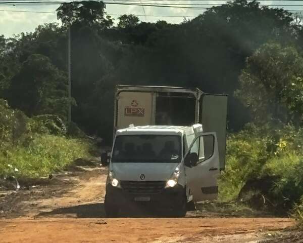 Após apreensão, dono de chiparia tenta recuperar produtos que seriam descartados
