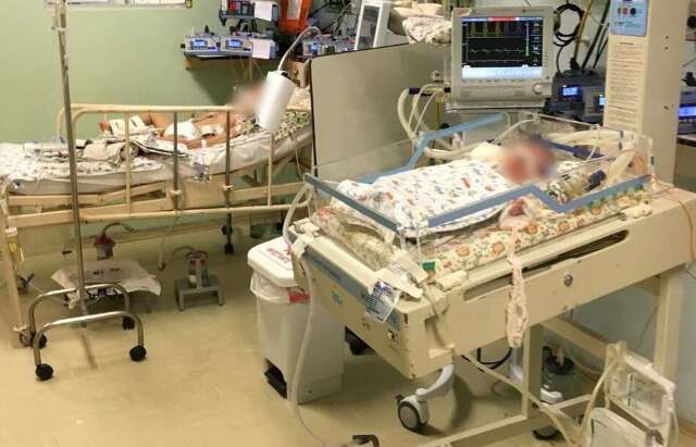 Crianças que aguardavam cirurgia cardíaca na Santa Casa são transferidas para São Paulo