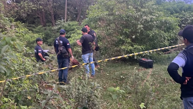 Corpo de homem é achado com marcas de tiro em mata na fronteira
