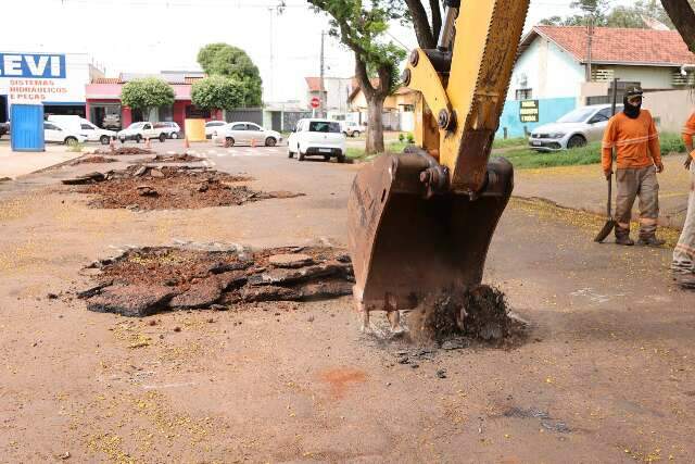 Após chuva acima da média, prefeitura recupera ruas antes de novos temporais
