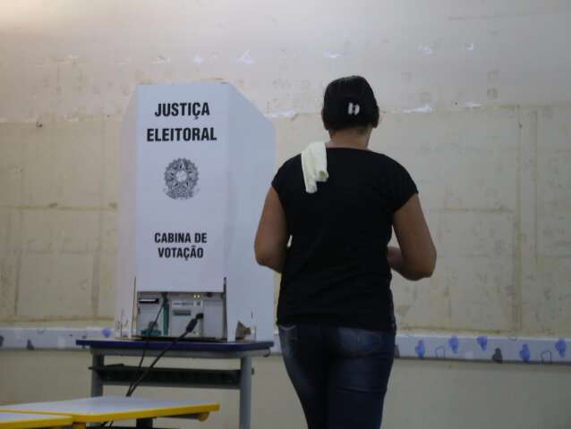 Saiba quem pode entrar com acompanhante na cabine de votação