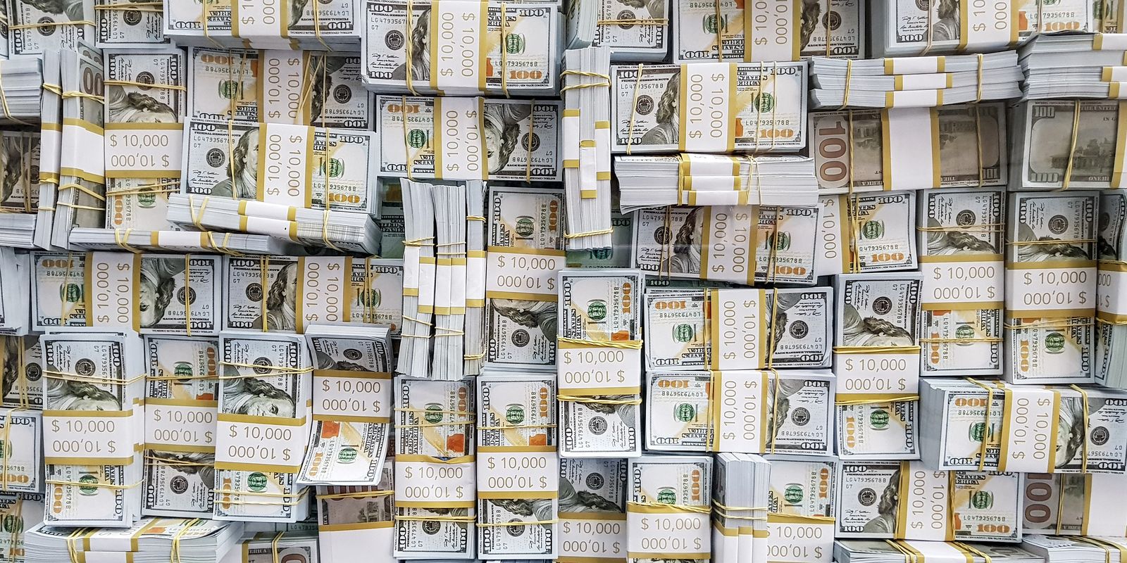 Dólar encerra acima de R$ 5,22 impulsionado por tensão global e alta do petróleo