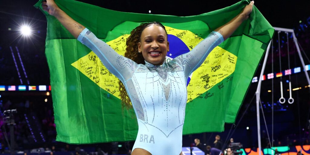 Rebeca Andrade fatura o tricampeonato mundial no salto em Roterdã