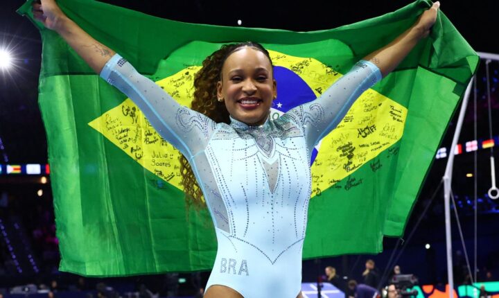 Rebeca Andrade fatura o tricampeonato mundial no salto em Roterdã