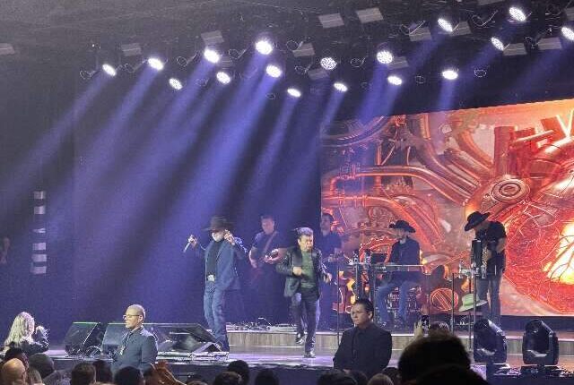Cezar & Paulinho e Rio Negro & Solimões reúnem público em noite de sertanejo na Capital