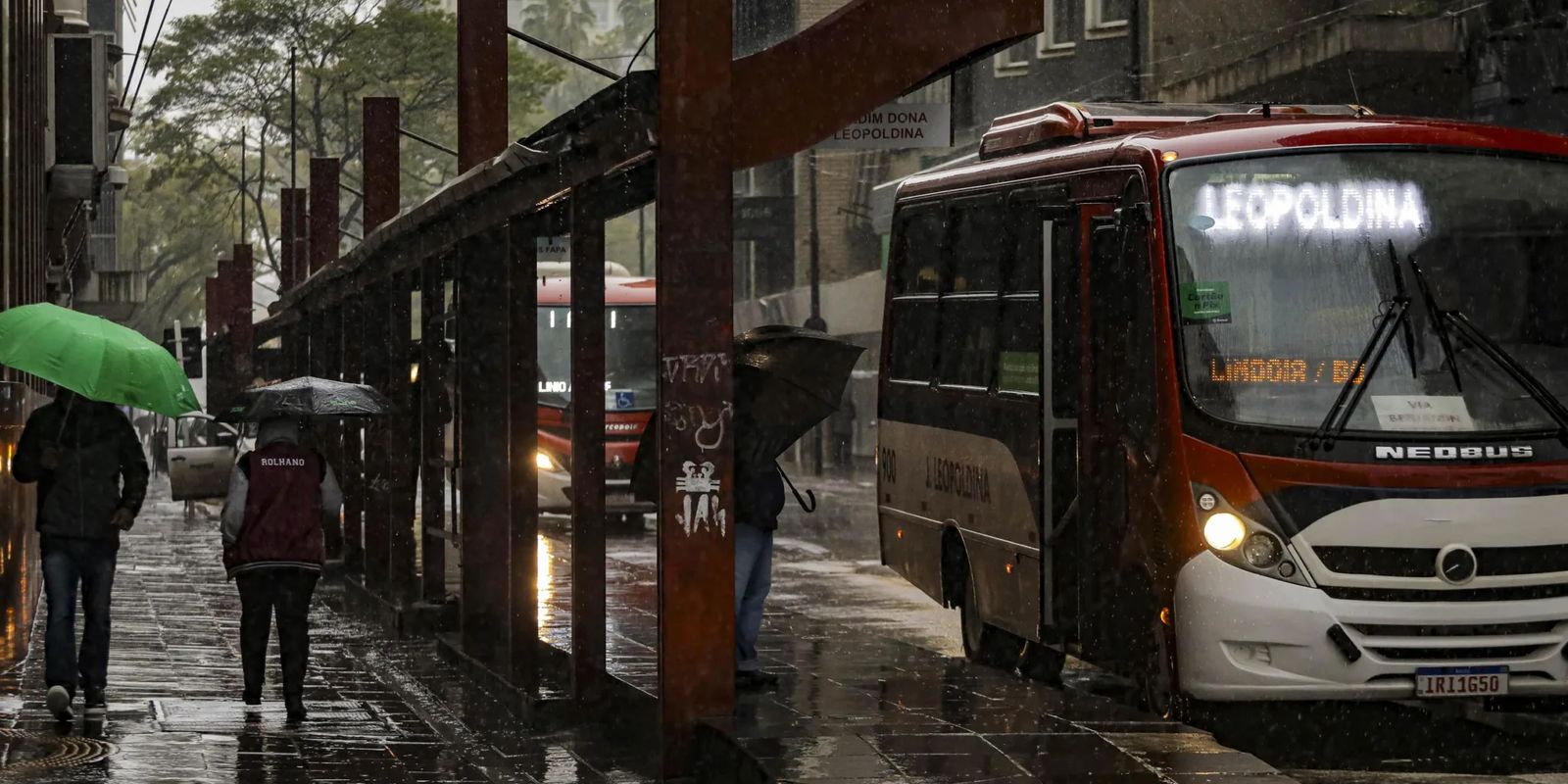 Inmet emite alerta de tempestades e indica tempo chuvoso em grande parte do país nesta segunda-feira