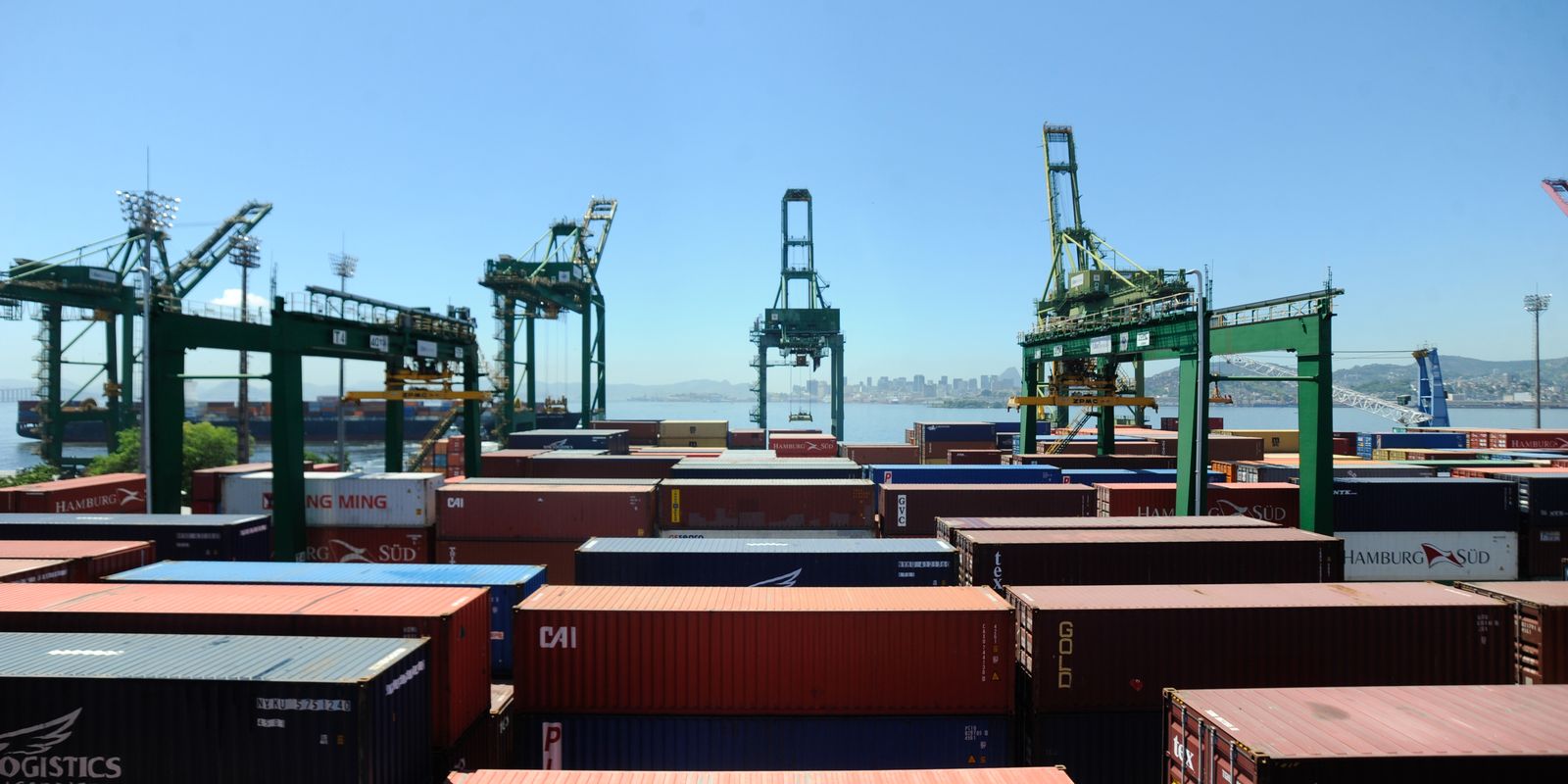Balança comercial registra superávit de US$ 7,74 bilhões em setembro impulsionada por exportações
