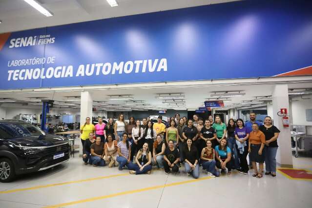 Curso de mecânica atrai mulheres que buscam autonomia e entendimento sobre o próprio carro