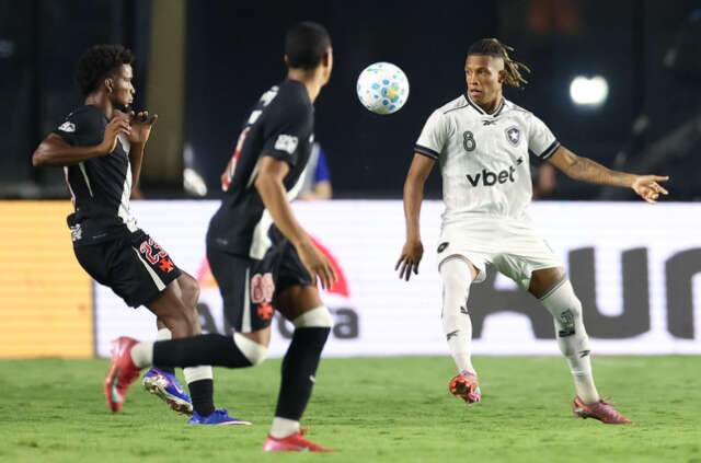 Campeonato Brasileiro volta com rodada cheia e três duelos de peso nesta quarta-feira