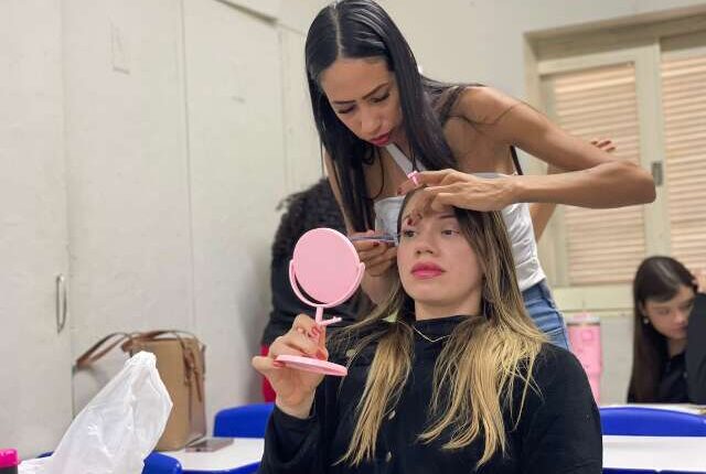 Curso gratuito abre vagas para jovens aprenderem a fazer design de sobrancelhas em Campo Grande
