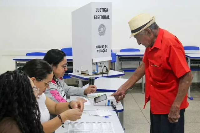 Desistir de votar não muda a política: entrega a decisão aos outros