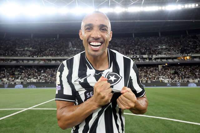 Botafogo derrota a Chapecoense no Nilton Santos e garante primeiro triunfo com Tite