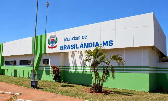Prefeitura vai pagar R$ 300 a todos os servidores como “gratidão” pelo trabalho